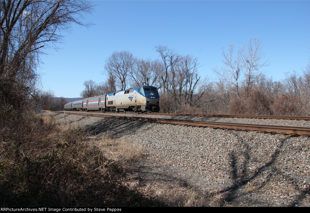 AMTK 113 heads east toward Harrisburg